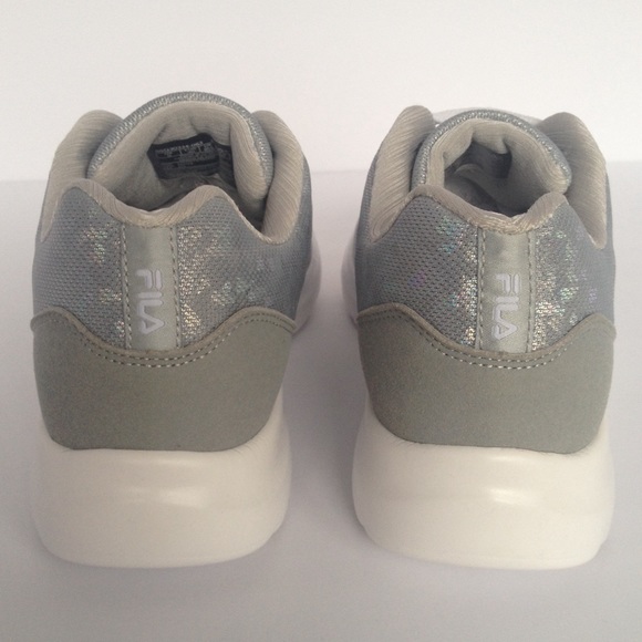 NWOT- FILA WOMENS CROSS TRAINING SHOES - Picture 3 of 4
